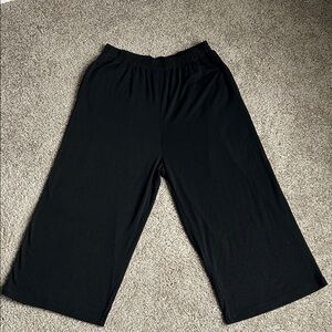 Chic Black Women's Capris